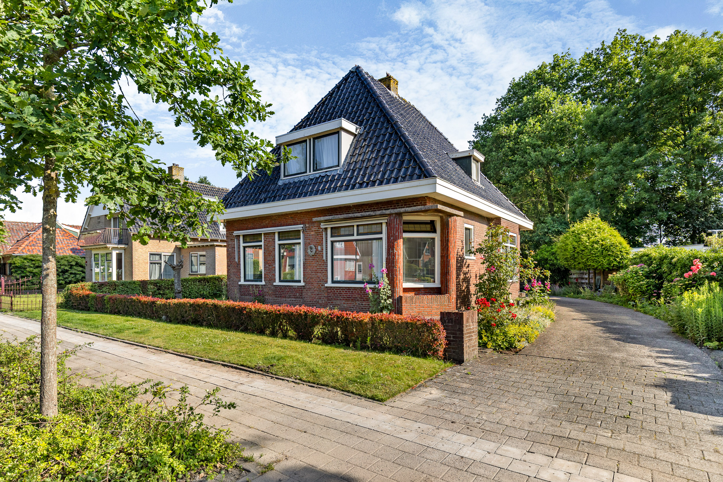Kommisjewei 57, Nijega 1