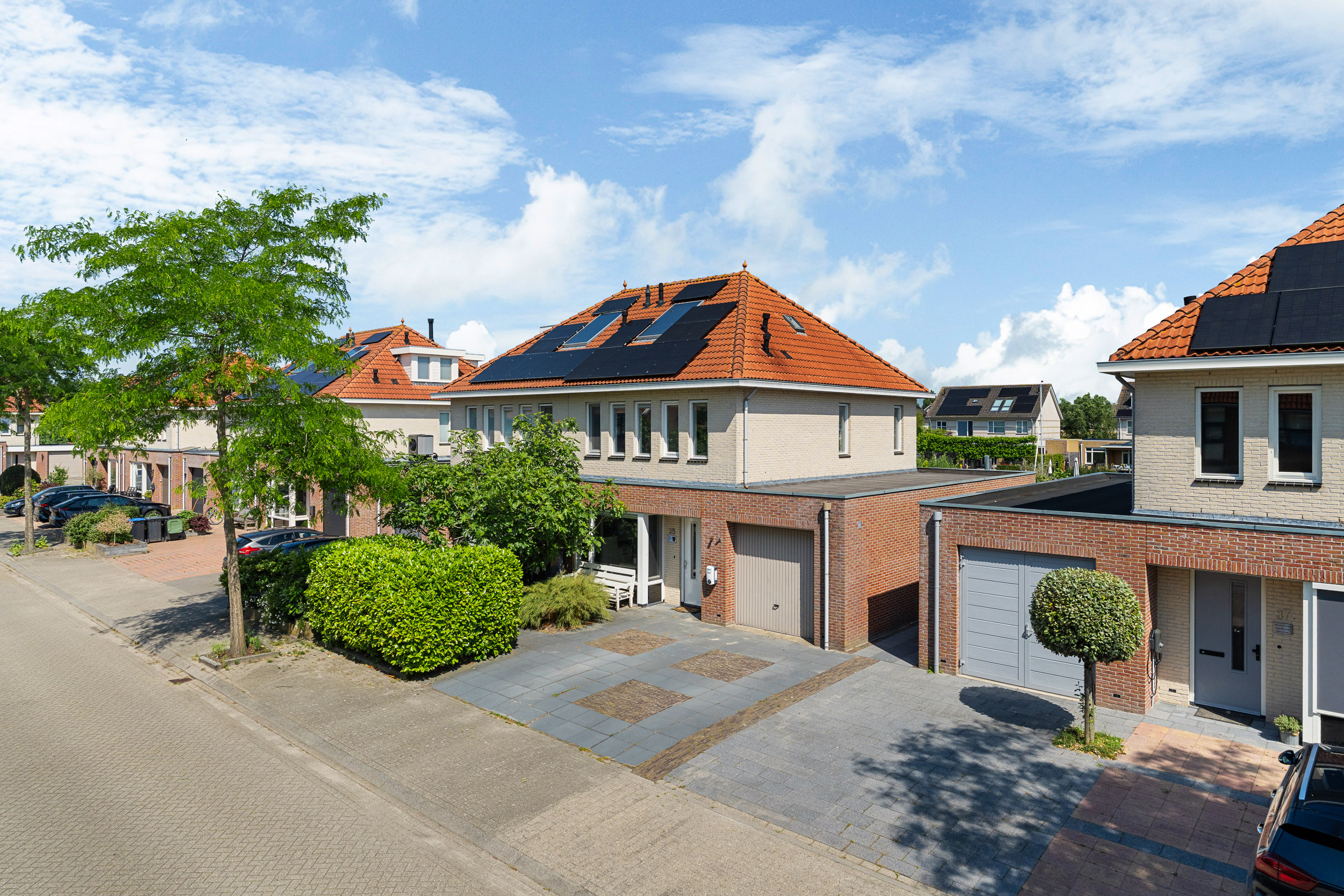 Frouwesân 35, Leeuwarden 1