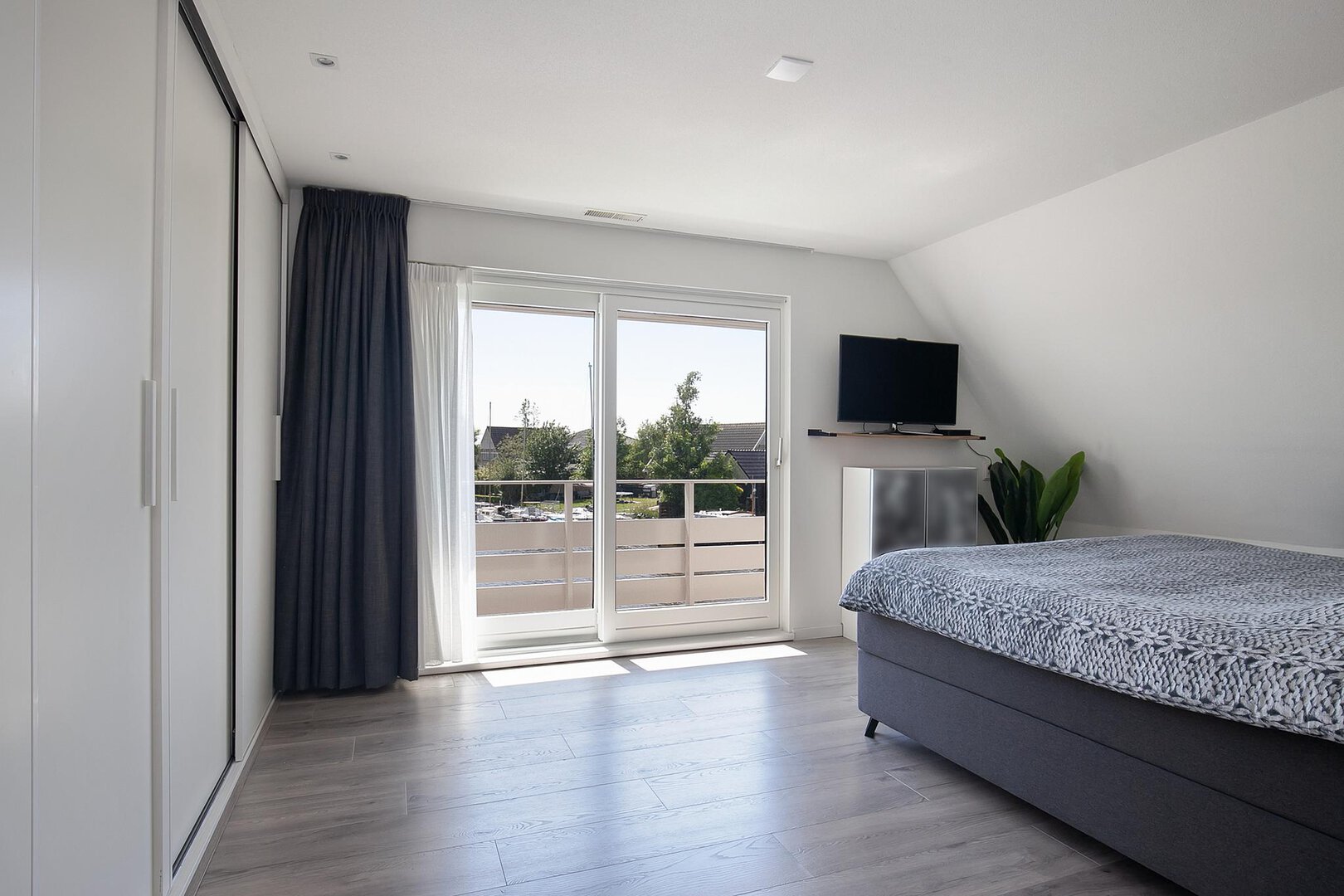 5aceafb065507bed17ac049c2fbb2eb9.jpg