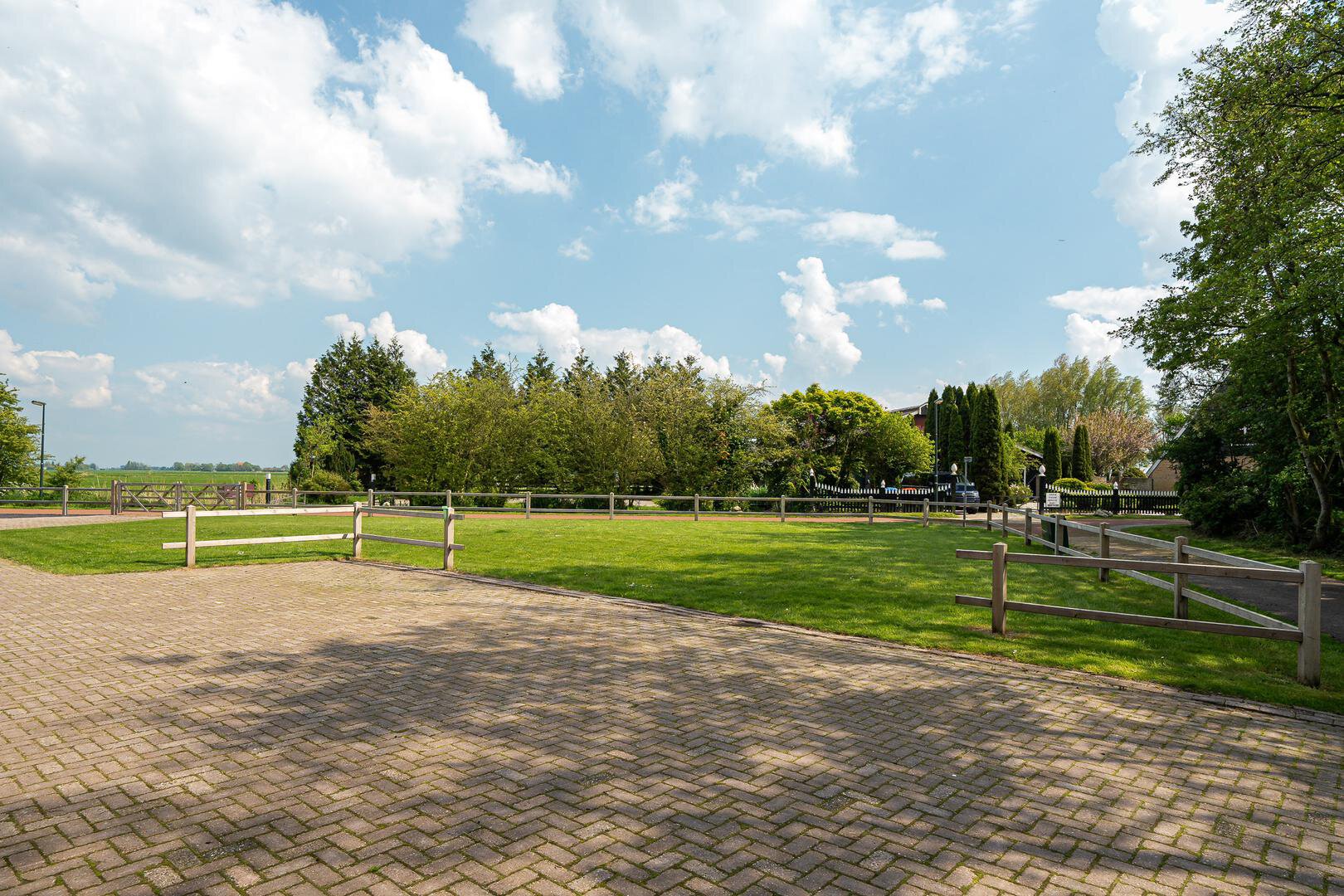 a5d98e3a6f79a0acaeeb8ab698c4b387.jpg