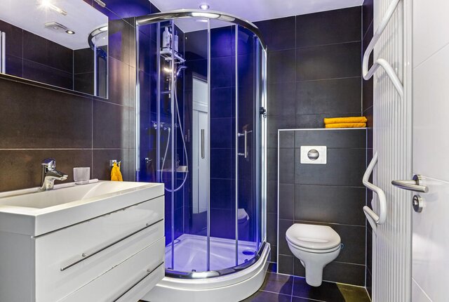 81407dd17ee7642c62a92b662e2734f2.jpg