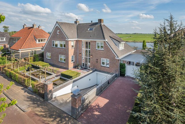luxe-villa-ijlst-holtropweg-24-1-medium.jpg