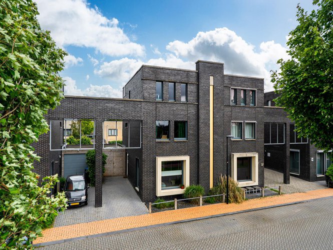 Henriette Roland Holstweg 36 HEERENVEEN Henriette Roland Holstweg 36 HEERENVEEN